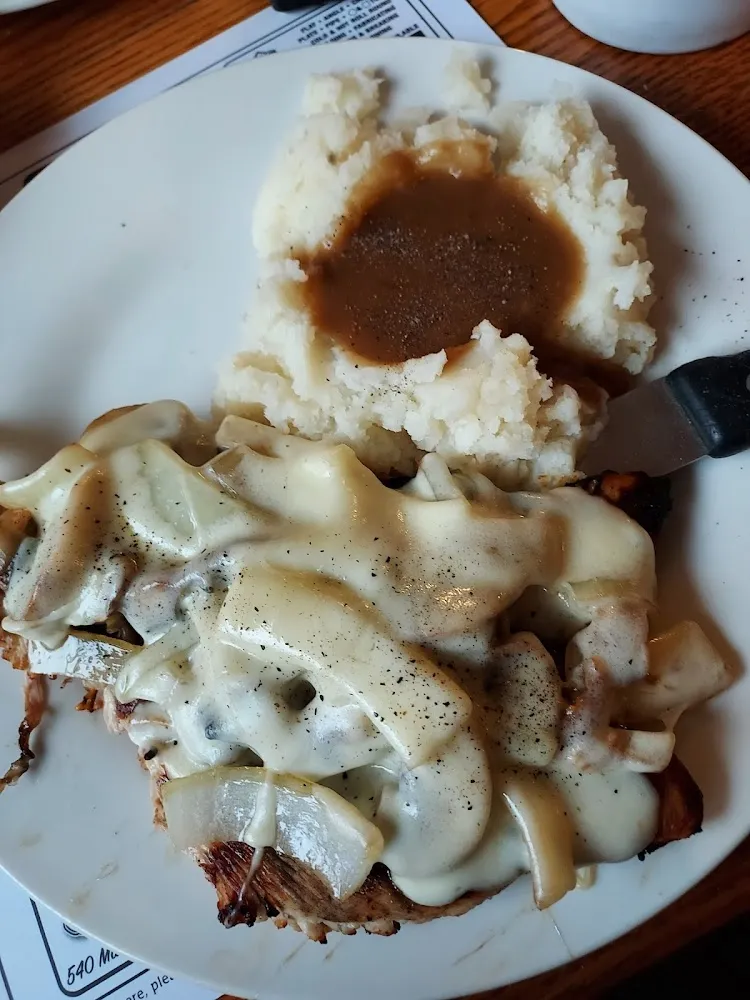 Smothered Chicken with Mashed Potatoes